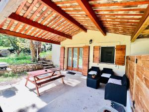 Appartements T2 independant en Rez-de-Villa avec parking, barbecue & aire de jeux pour enfants : photos des chambres