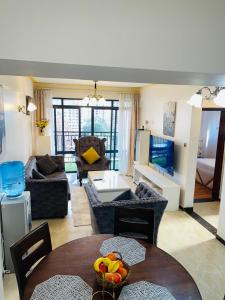 Kilimani homes Paradise 2 bedroom near Yaya Centre NETFLIX and Balcony