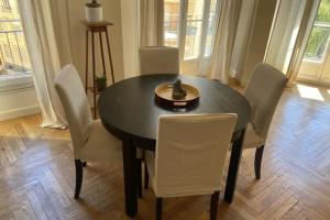 Nice 56m with balcony in rotunda near the sea