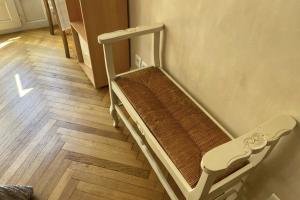 Nice 56m with balcony in rotunda near the sea