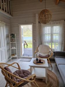 Cozy Family cabin by the lake