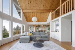 Oceans Embrace Suite