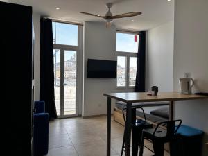 Auberges de jeunesse Appartement vue imprenable Vieux-Port et Notre Dame : photos des chambres