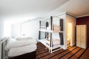 Bed in 5-Bed Mixed Dorm Ensuite room in Safestay Glasgow