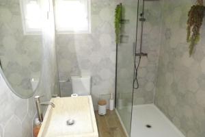 Maisons de vacances House 3p with private pool in Avignon : photos des chambres
