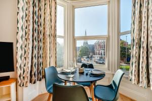 The Blue Door Apartment