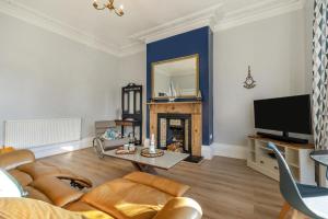 The Blue Door Apartment