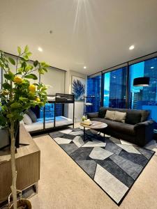 Stylish 2B1B Apartment with Indoor Balcony