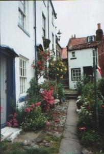 2 Bed in Robin Hoods Bay oc-r100