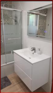 Tamariu Chalet, 3 Bedroom in main house and self contained unit