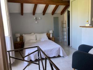 Appartements Maison Kyprea: charmant appartement /duplex , spacieux, tout confort avec terrasse exterieure privee, parking privatif , vue pittoresque sur la citadelle de Corte et les montagnes. : photos des chambres