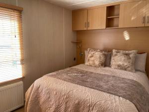 By The River Severn - Caravan 6 - Severnside Boat and Caravan Park