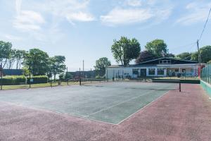 Kingsdown Chalet 10 by Keepers Cottages