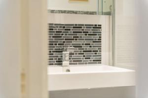 Kingsdown Chalet 10 by Keepers Cottages