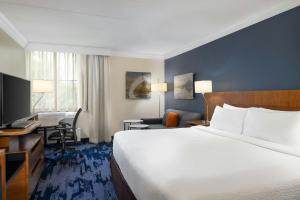 Executive King Suite with Sofa Bed room in Fairfield by Marriott Inn & Suites Herndon Reston
