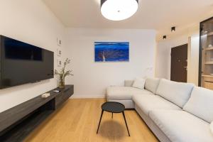 Luxury Sun Garden by Belmont Realty