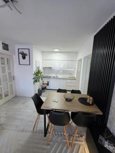 Apartmani Komatina Đenovići 3 LUX