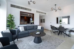 Spectacular 2BR with Burj Khalifa and Fountain View