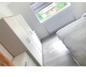 London Blissful Retreat - 4 Bedroom House - 3hvězdičkové hotely ve městě Hendon