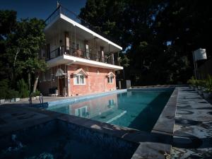 Blue Lagoon Shared Villa by Homeyhuts-1BR Dehradun