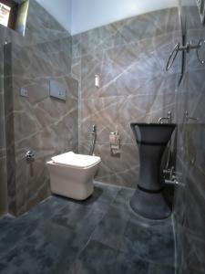 Blue Lagoon Shared Villa by Homeyhuts-1BR Dehradun