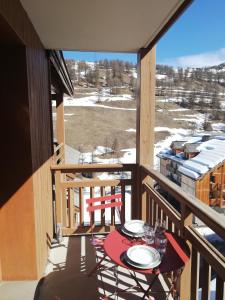 Appartements VARS aux pieds des pistes Appartement T2 4 personnes Residence 4 etoiles avec piscine et parking prives : photos des chambres