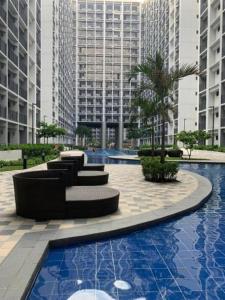 Cozy Condo Staycation with Balcony near Mall of Asia