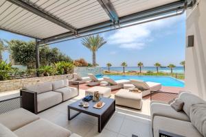 Vivo Mare Panorama Beachfront Villa - 4hvězdičkové hotely ve městě Ayia Napa