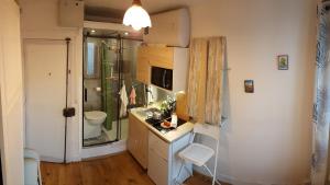 Studette équipée de 9m2 dans le 10ème