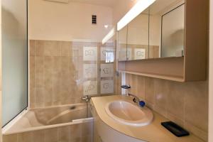 REF 1233 - Cannes Croisette - Apartment for rent