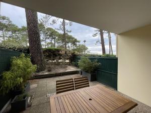 Agréable T2 avec piscine et parking dans résidence - FR-1-379-182