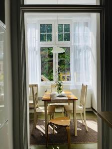 Weranda Śnieżka klimatyczne mieszkanie z widokiem na Śnieżkę 10 minut do wyciągów i Świątyni Wang, parking w cenie