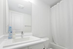 Private Room M A P L E with Attached Full Bathroom in Toronto, ON, Canada