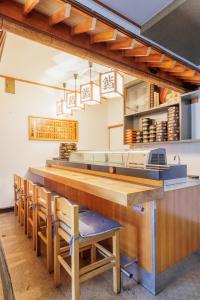 千本桜 Stay in an Old Sushi House