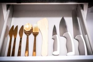 London Living Made Easy, 6 Units each with Kitchen n Bath,Amenities Covered, Direct Access to Central London