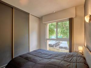 Appartements Appartement T1 bis lumineux avec terrasse et parking, Wi-Fi gratuit - FR-1-841-36 : photos des chambres