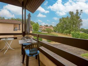 Appartements Appartement T1 bis lumineux avec terrasse et parking, Wi-Fi gratuit - FR-1-841-36 : photos des chambres
