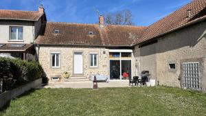 Maisons de vacances Maison Hemera, une pause en Auvergne : Maison 3 Chambres