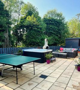 Riverside View - Large, modern 4 bedroom house with hot tub