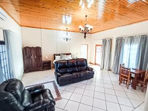 Kariega Apartments - 4 Graaff-Reinet Rd