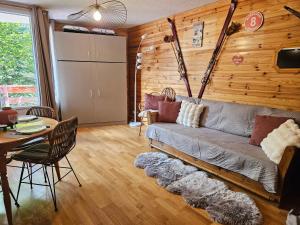 Aux pieds des pistes avec balcon - meublé 3 étoiles