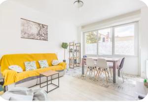 Chambre privée face à la gare