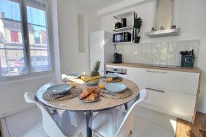 Le Blanqui by PRIMO C0NCIERGERIE