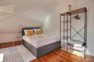 Le Blanqui by PRIMO C0NCIERGERIE