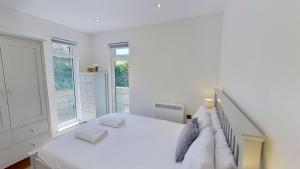 D08 Dawn O Day, Riviere Towans