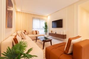 Le yacht luxury apartment 2BR 2BA corniche with parking