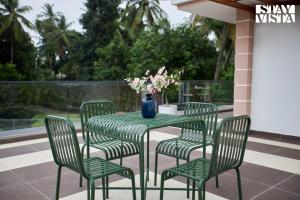 StayVista at 27 Flora with Lawn, Pool, WiFi