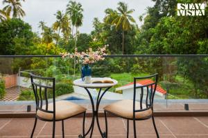 StayVista at 27 Flora with Lawn, Pool, WiFi