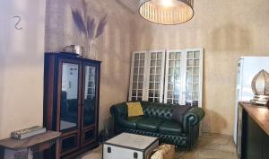 Maisons de vacances Fabulous Townhouse with Private Pool in Servian : photos des chambres