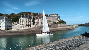 Maisons de vacances Longere mer et campagne - 8pers 4ch 3sdb 3etoiles - parking prive : photos des chambres